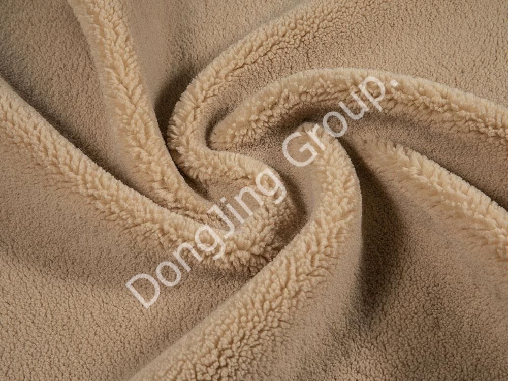 9T1938-Beige Star Camel Lammhaar faux fur fabric