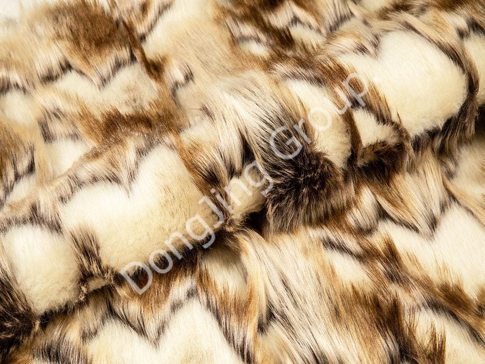 9W1150-Braun und weiß gefärbtes Spitzkaninchen faux fur fabric